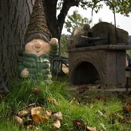 Jacuzzi, Hot Tub, And Sauna Retreat Near Heviz Rezi