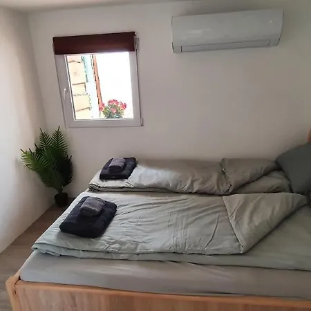 Jacuzzi, Hot Tub, And Sauna Retreat Near Heviz Apartment *