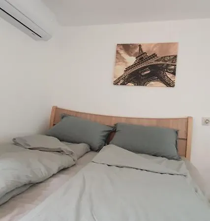 Jacuzzi, Hot Tub, And Sauna Retreat Near Heviz Apartment Rezi