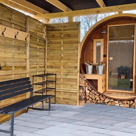 Apartment Jacuzzi, Hot Tub, And Sauna Retreat Near Heviz Rezi